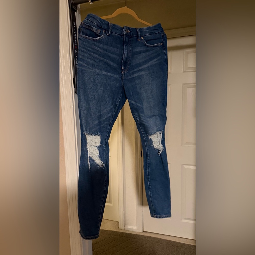 Good American Distressed jeans size 10/30